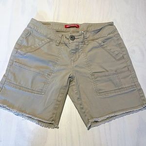 Unionbay Juniors Khaki Shorts Size 7